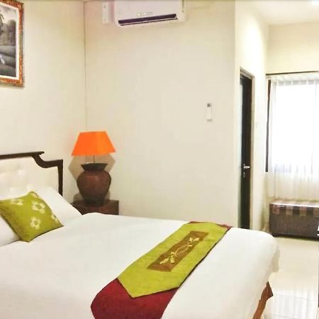 Tuban Torres Accommodation Kuta Lombok Exterior foto